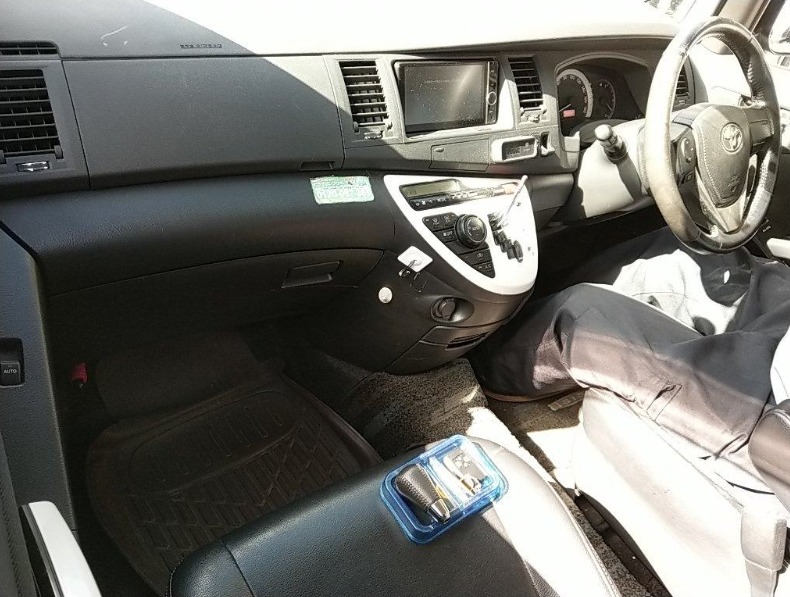 2013 TOYOTA ISIS